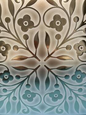 Main Street 816976037267 24 Peel And Stick Wall Tiles 8 X White Gold Leaves
