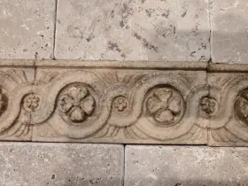 Naxos 027812254263 Italian Tile Border Looks Like Travertine Ivory Chiaro Tumbled Stone Marble Look